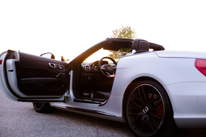 Illustration for article titled The 2017 Mercedes-AMG SL63 Is The Explosive Total Package That Does Damn Near Everything